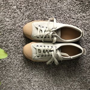 UNIVERSAL THREAD SNEAKER